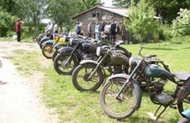 Retro motociklai ir senovinės uniformos