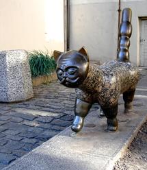Skulptūra „Katinas džentelmeno veidu" 